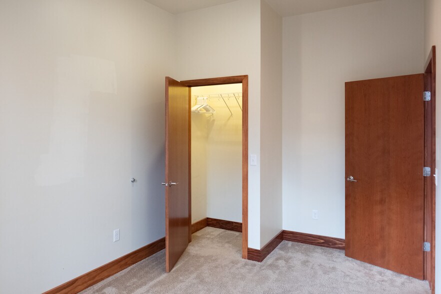 Building Photo - 418 Shelden Ave