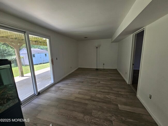 Building Photo - 204 Mill Creek Dr