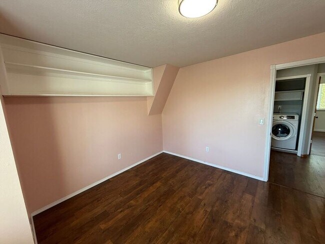 Building Photo - 757 Sphinx Ct NE