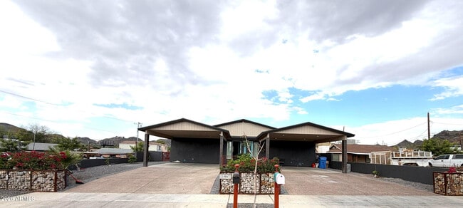 Building Photo - 1406 E Cinnabar Ave