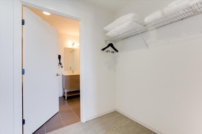 Building Photo - 300 Kendall St