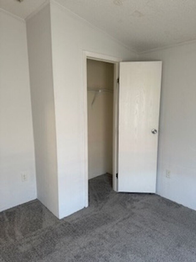 Building Photo - 3/2 single wide; all appliances provided