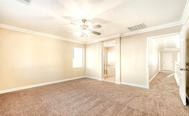 Building Photo - 5565 Golden Palms Ct