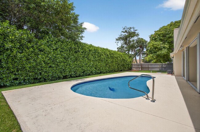 Building Photo - 13656 Carlton St