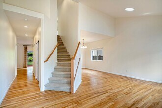 Building Photo - Timeless NW Craftsman in Sammamish | 4BR +...