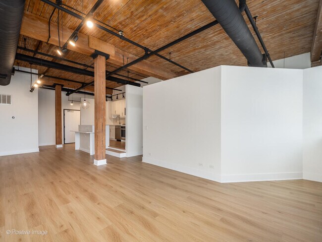 Building Photo - 1725 W North Ave