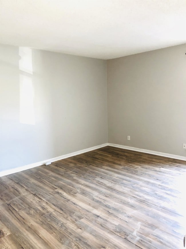 Building Photo - 3602 Gillham Rd