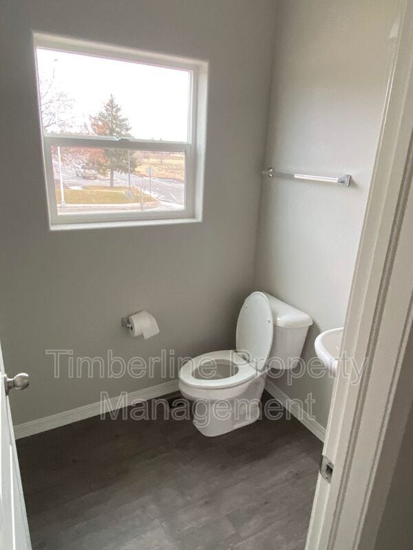 Building Photo - 889 Grissom Dr.
