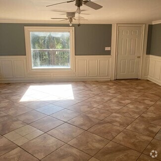 Building Photo - 2185 S Lake Dr