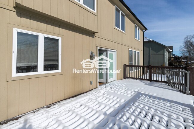 Building Photo - 5701 NE Hidden Meadow Dr