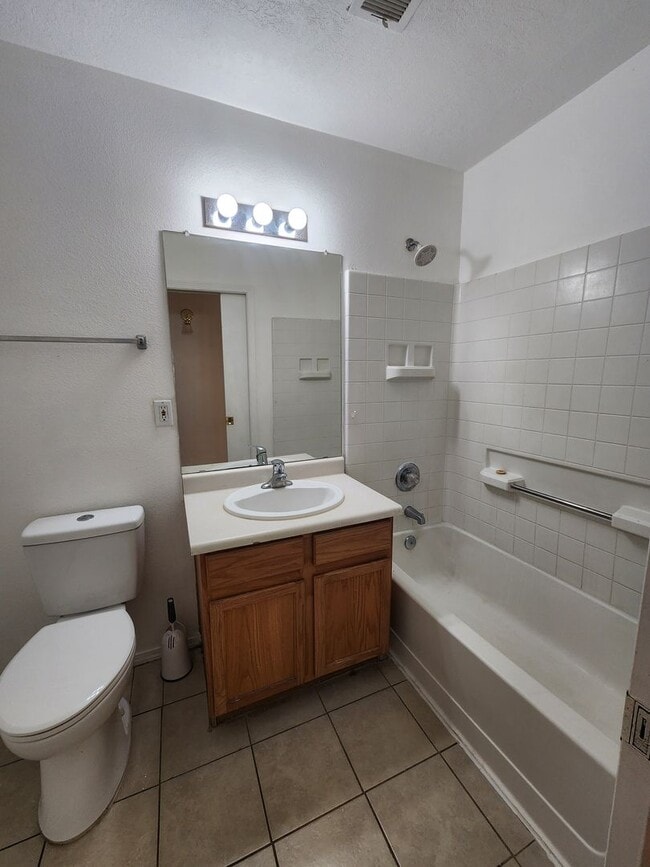 Building Photo - Charming Townhome in Southeast Albuquerque