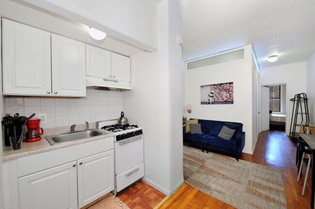 Building Photo - 474 9th Ave