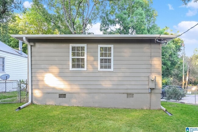 Building Photo - 1009 12th St