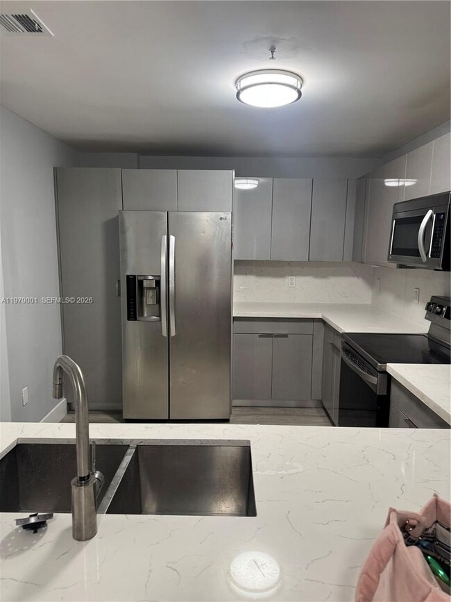 Building Photo - 10902 NW 83rd St