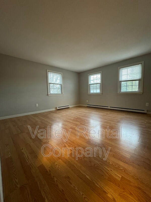 Building Photo - 87 S Silver Ln