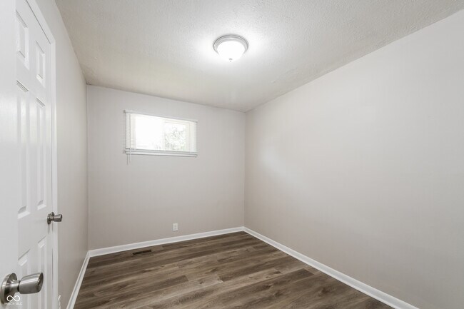 Building Photo - 2203 E 67th St