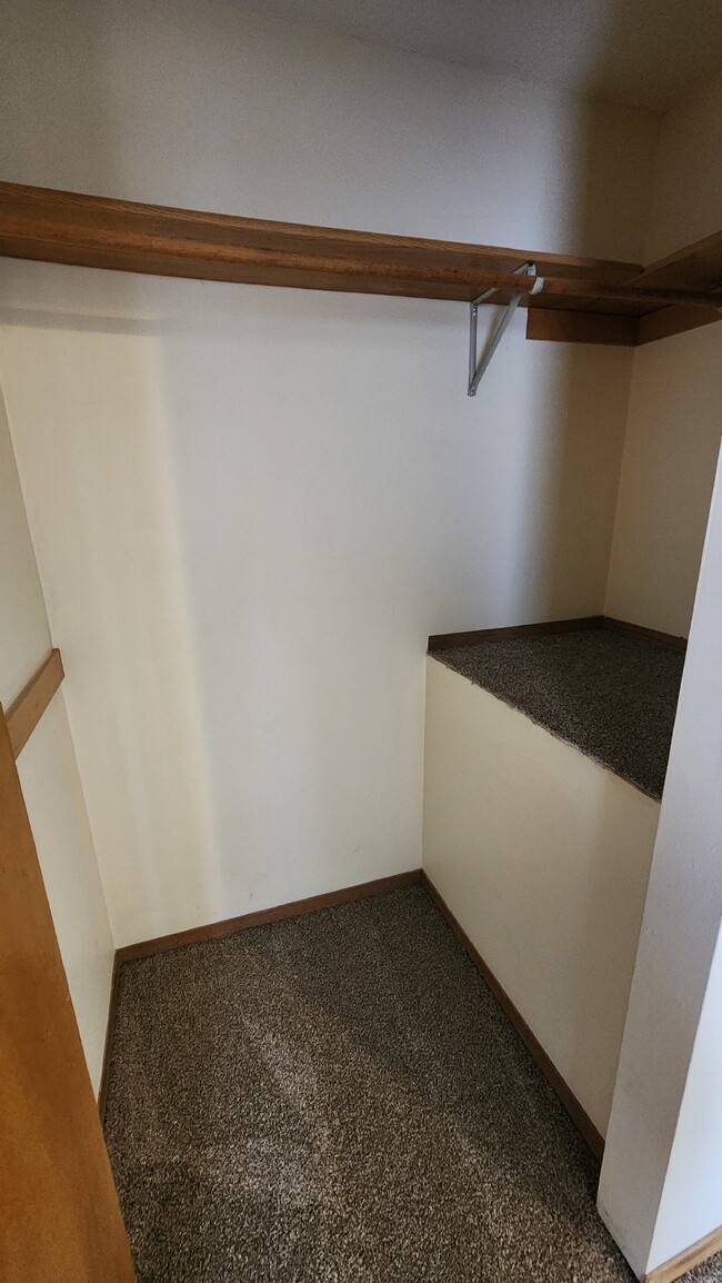 Building Photo - 2 Bedroom, 1.5 Bathroom Townhouse With Att...
