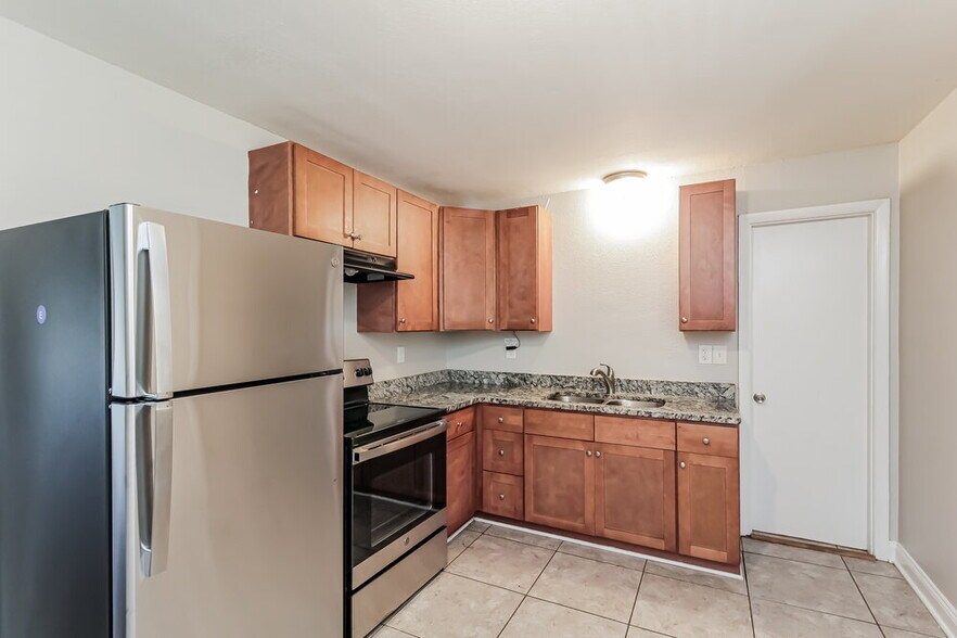 Building Photo - 3800 Seaman Dr