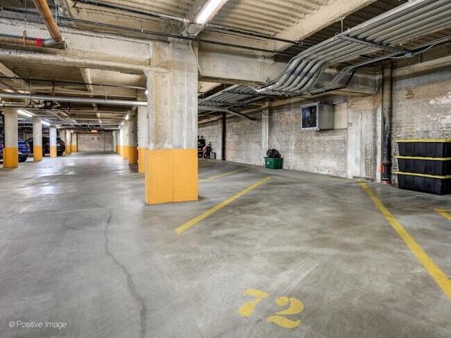Building Photo - 2545 S Dearborn St