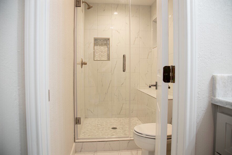 Shower in 4th bathroom - 3619 Braeswood S Blvd