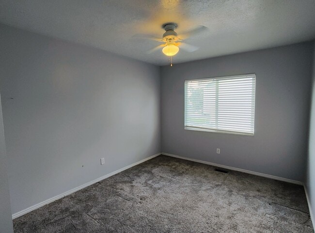 Building Photo - Great 4 Bd 3 Bath Home in Sandy