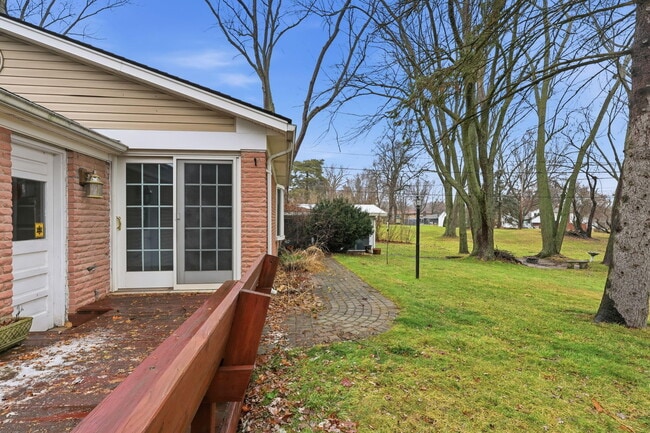 Building Photo - 6382 Houghten Dr