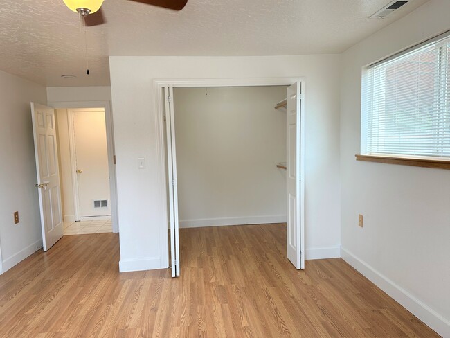 Building Photo - 800 S 3rd W St