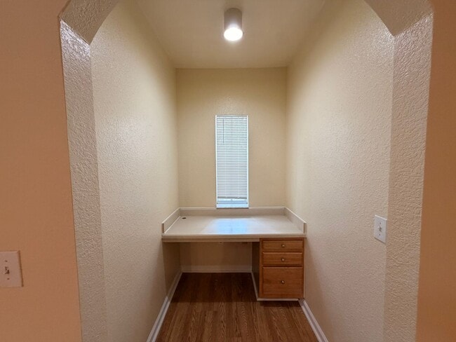 Building Photo - 2/2 Mirabella- Gate Pkwy Condo with Private Ground-Floor Entry & Balcony! MOVE IN SPECIAL!
