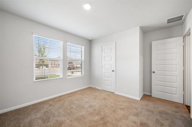 Building Photo - 1641 Lilyturf Rd