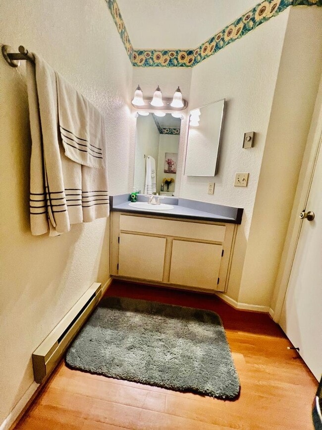 Building Photo - 2600 S White Mountain Rd