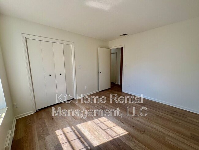Building Photo - 10205 CedarBrooke Ln