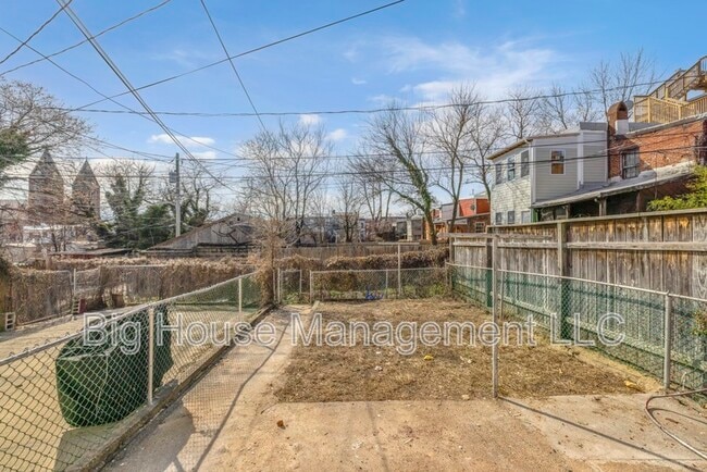 Building Photo - 1725 Hollins St