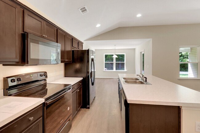 Building Photo - Hartford - Statesboro 3 Bed 2 Bath - Arbor Floor Plan