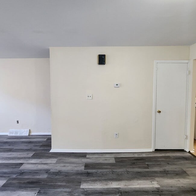 Building Photo - 2450 N Fairhill St