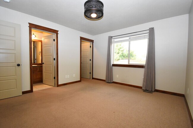 Building Photo - 103 Covey Ct