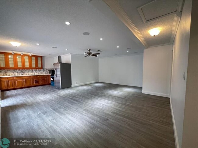 Building Photo - 641 SW 8th Ave
