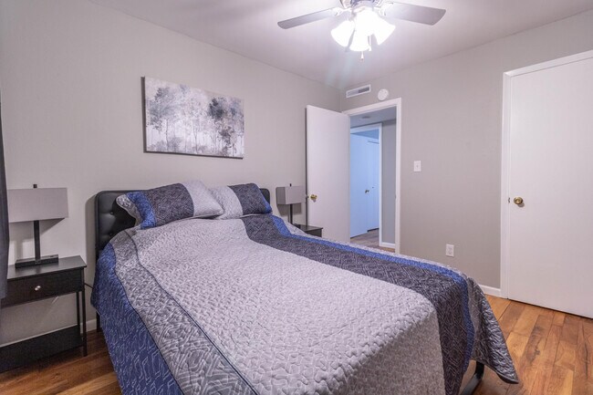 Building Photo - 210 W El Cortez Dr