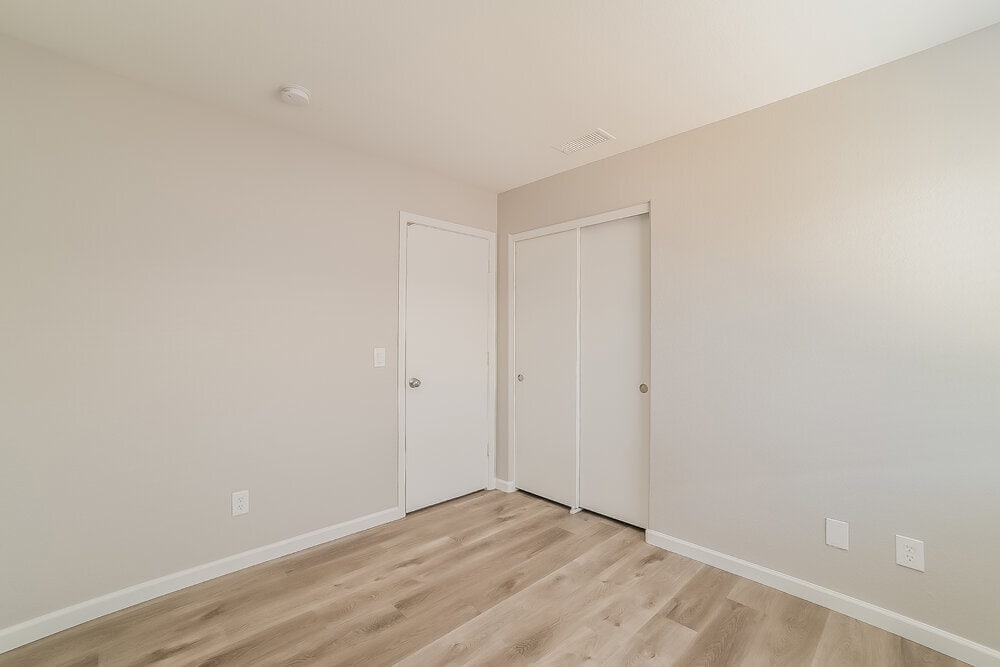 Building Photo - 15905 W Elm St