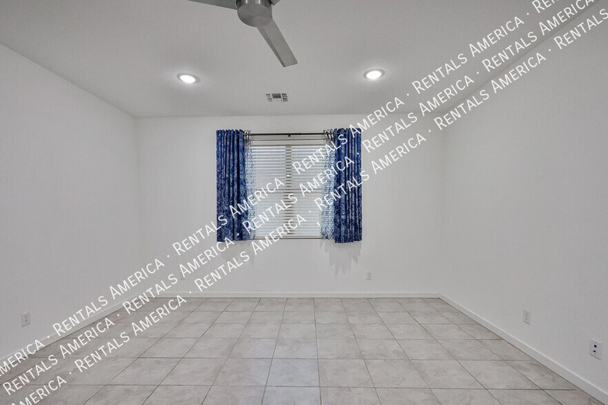 Building Photo - 1578 S 224th Ln