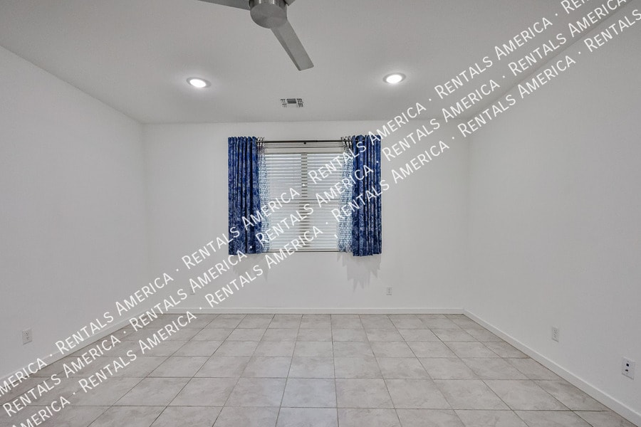 Building Photo - 1578 S 224th Ln