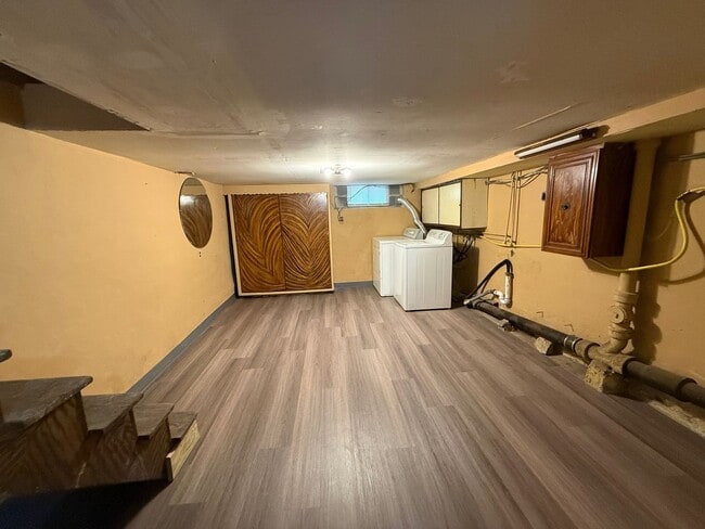 Building Photo - Recently UPDATED 3 BD/1 BA HOUSE in great East Passyunk/LOMO location w/ new Engineered Wood Floo...