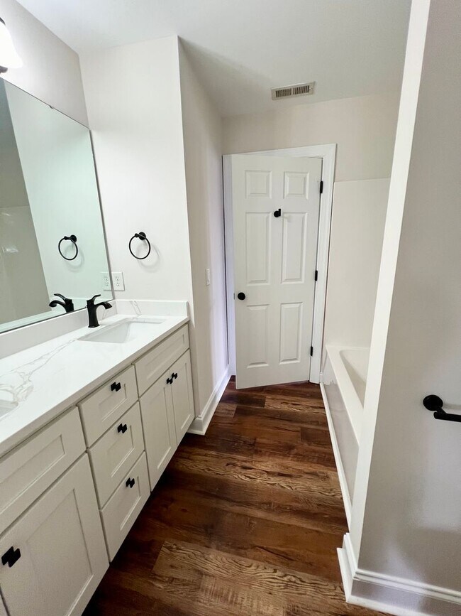 Building Photo - Four bedroom, 3.5 bath house in Elon!  Mus...