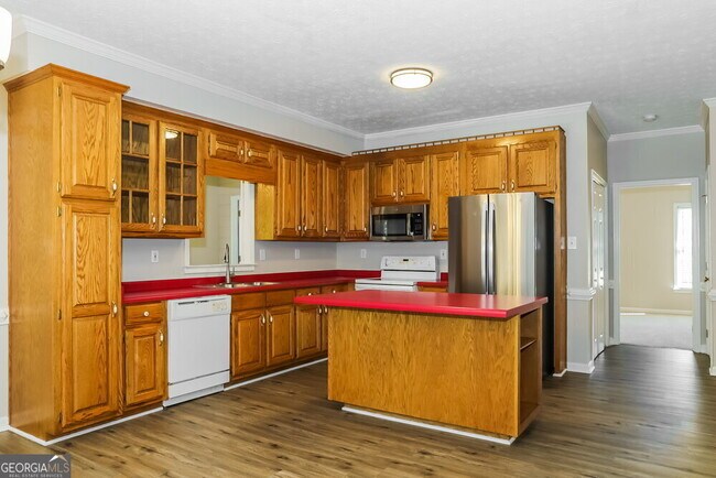 Building Photo - 2461 Sanjo St NE