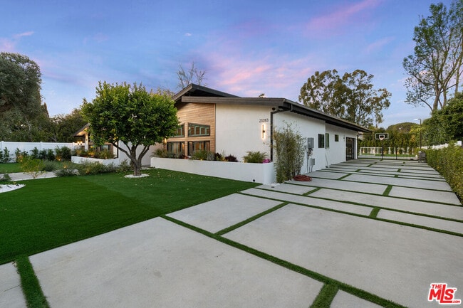 Building Photo - 23283 Erwin St