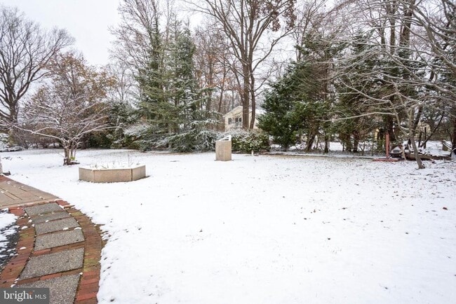 Building Photo - 6561 Shady Side Rd