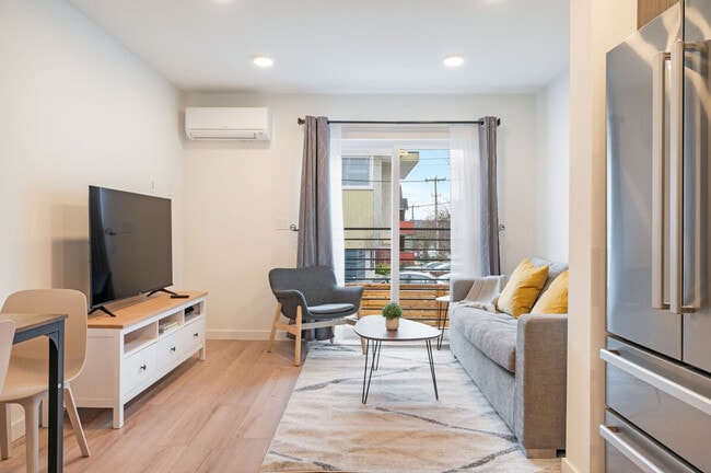 Building Photo - 4453 Aurora Ave N