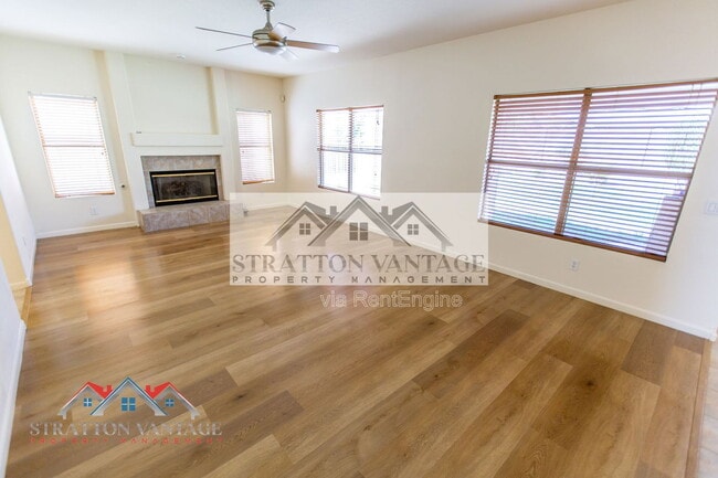 Building Photo - 960 E Constitution Dr