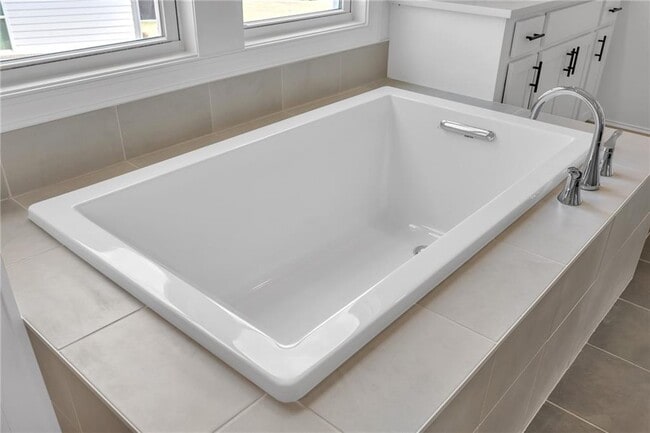 Building Photo - 1997 Freestone Wy