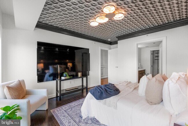 Building Photo - 1111 19th St N