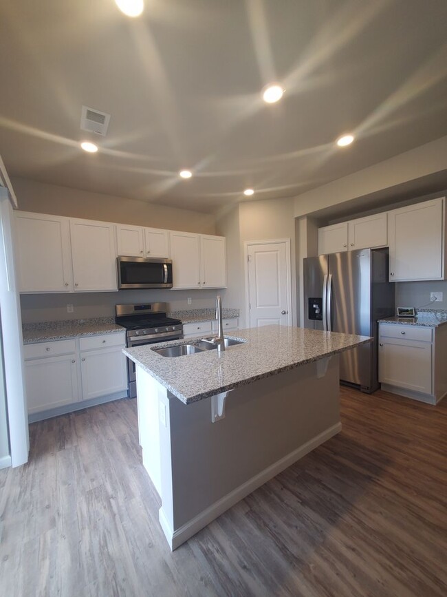 Building Photo - Beautiful and Spacious 3BR House in Freder...